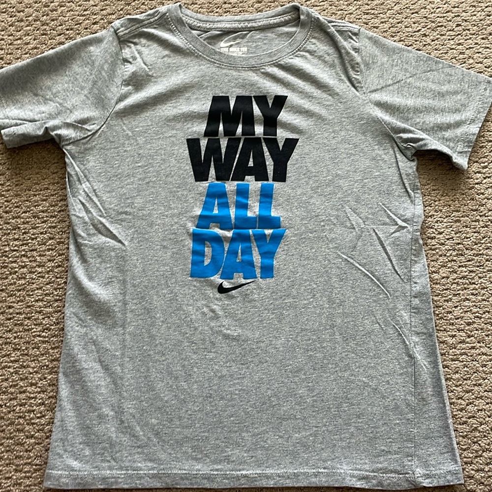 Kids Nike Tee (Size: Medium)